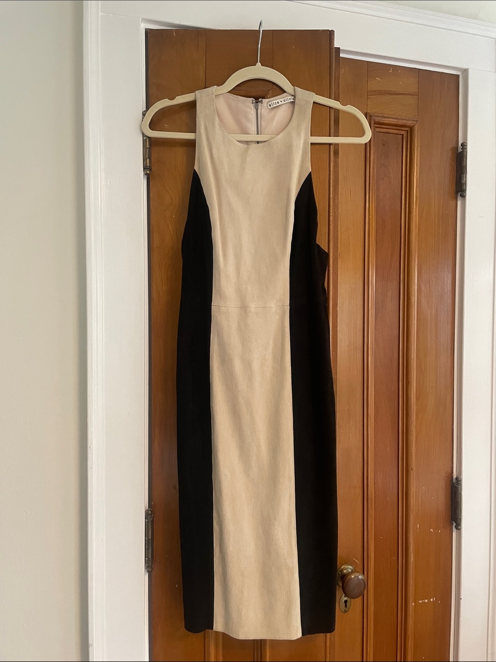Alice and Olivia Colorblock Sleeveless Sheath Dress in Cream and Black